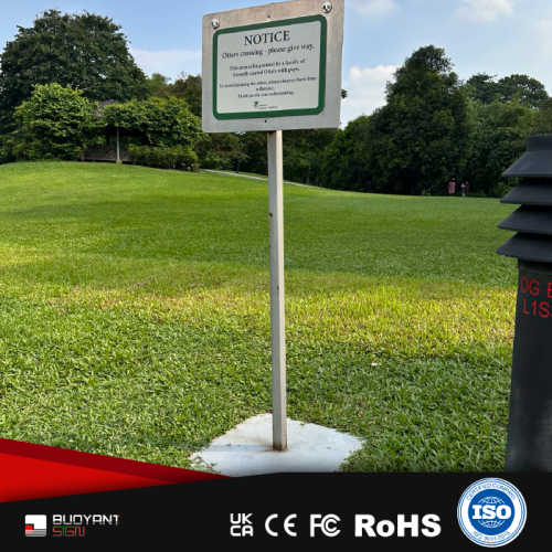 Single-stanchion Outdoor Marker